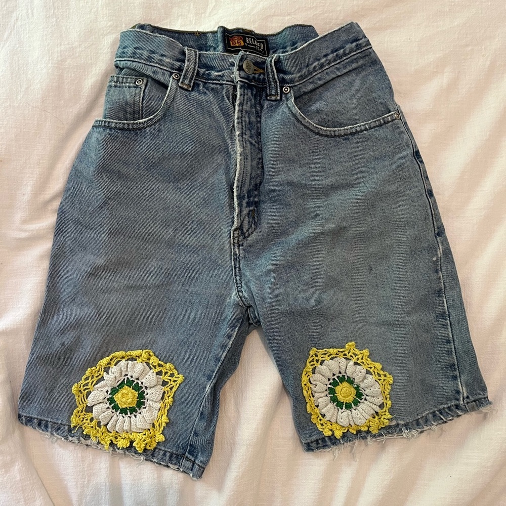 VINTAGE embroidered Jorts